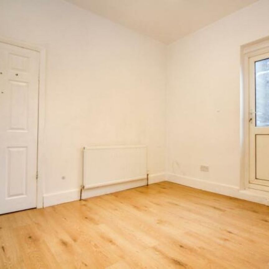 5 Bedroom House - Mid Terrace To Let - Photo 1