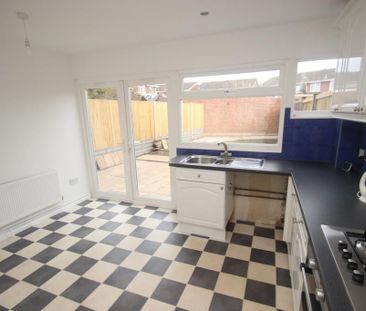 3 bedroom terraced house to rent - Photo 2
