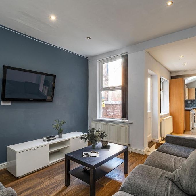 6 bedroom terraced house to rent - Photo 1