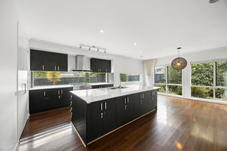 Grand Living Opposite Harcrest Gardens - Photo 5