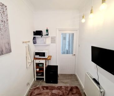 Room in a Shared House, Ardfillan Road, SE6 - Photo 3