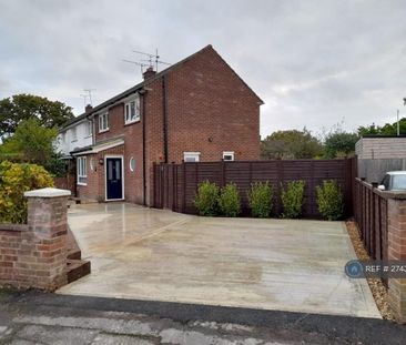 3 bedroom semi-detached house to rent - Photo 3