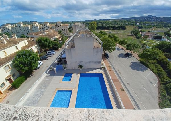 LONG TERM RENTAL. 3 bedroom penthouse apartment for rent with large own large terrace