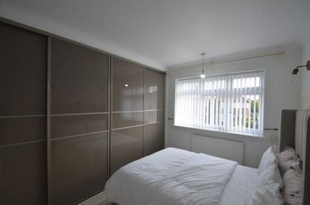 3 bedroom Semi-detached house to rent - Photo 4