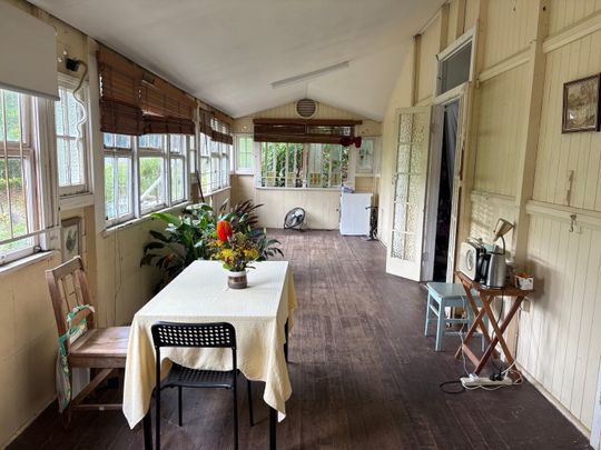 Highgate Hill - Photo 1