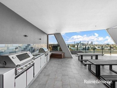 Resort-Style Living in a Modern Toowong Apartment - Photo 4