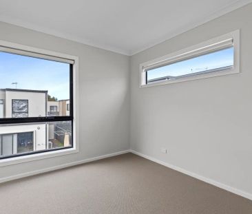 33 Cacti Street, Tarneit VIC 3029 - Photo 2