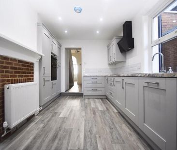 4 bedroom terraced house to rent - Photo 2