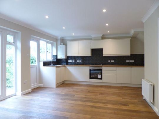 4 bedroom semi-detached house to rent - Photo 1