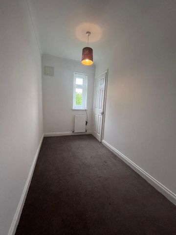 3 bedroom flat to rent - Photo 3