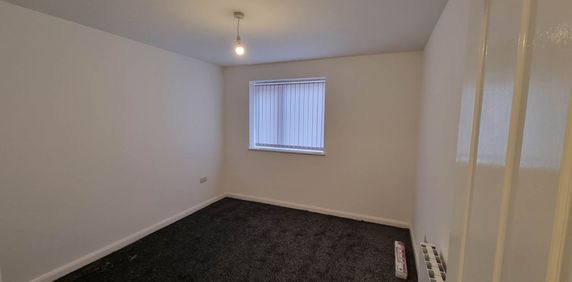 Price £800 pcm - Available Now - Unfurnished - Photo 2