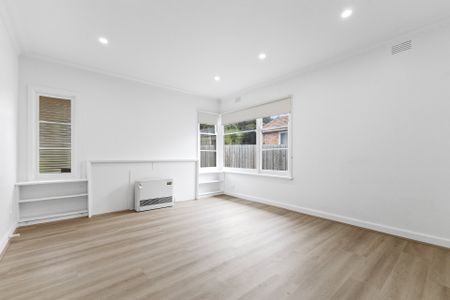 39 Panoramic Grove, Glen Waverley - Photo 2