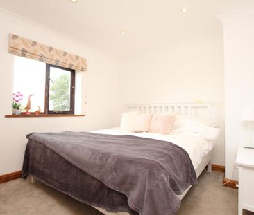 4 bedroom detached house to rent - Photo 4