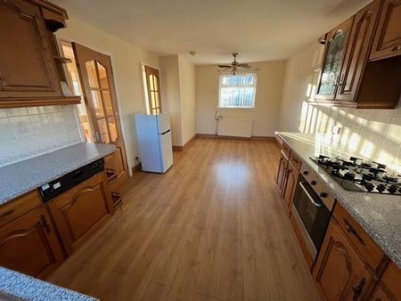 3 bedroom terraced house to rent - Photo 3