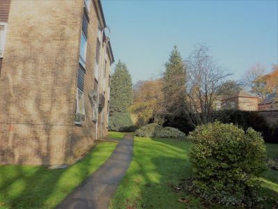 2 bedroom Flat in Grosvenor Park Gardens, Leeds - Photo 5