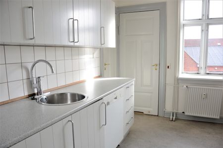 Skøn 3-værelses lejlighed i Fredericia med lys og rummelighed - Foto 3