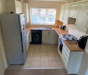 3 bedroom semi-detached house to rent - Photo 5