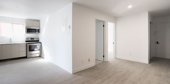 Renovated 2 Bedroom Near Downtown - Photo 2