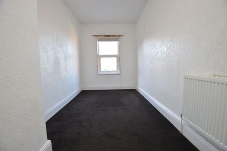 3 Bedroom Terraced House - Photo 4