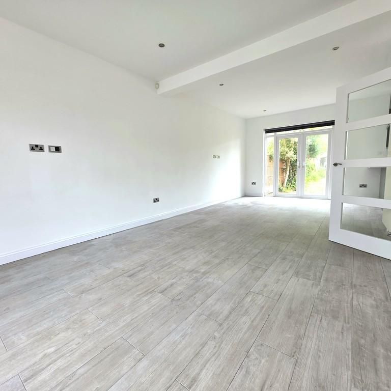 3 bedroom semi-detached house to rent - Photo 1