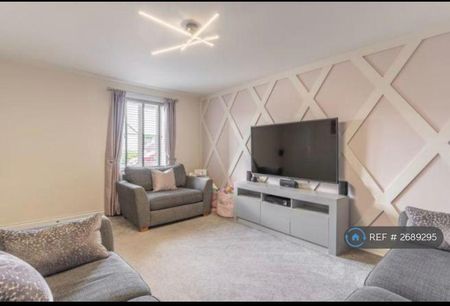 4 bedroom detached house to rent - Photo 3