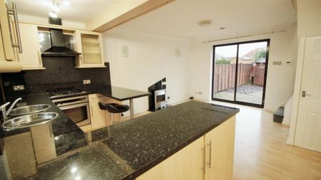 Leventhorpe Court, Oulton, Leeds - Photo 4