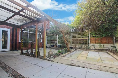 3 bedroom semi-detached house to rent - Photo 5