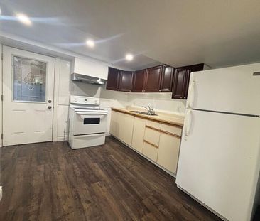 $1,899 / 2 br / 1 ba / 115 Green rd Unit 2 - Photo 6