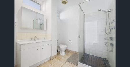 Sun-Filled Two-Bedroom Apartment in a Prime Mordialloc Location - Photo 5