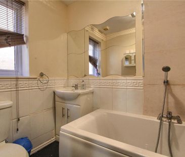 4 bedroom detached house to rent - Photo 3