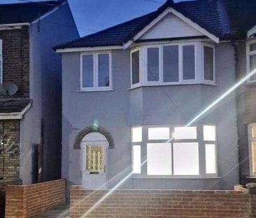 Sheringham Avenue, Romford, RM7 - Photo 1