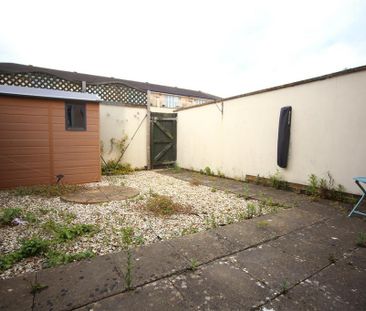 2 bedroom semi-detached house to rent - Photo 5