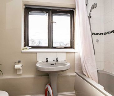 2 bed Flat for rent - Photo 6