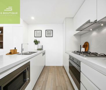 STUNNING LOFT STYLE APARTMENT - Photo 2