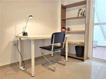 Calle Mármoles, Sevilla, Andalusia 41004 - Photo 4