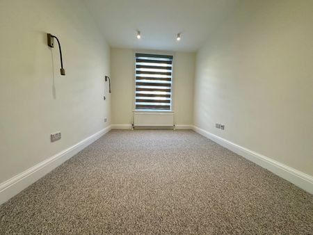 1 Bed Flat, Bramber Road, W14 - Photo 2