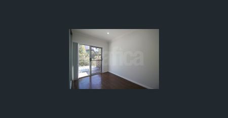 Generous Modern Updated 4 Bedroom Duplex 3 Minutes to Station - Photo 4