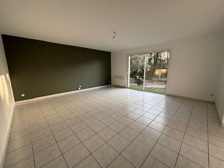 Location Maison 4 pièces 89m² L ISLE D ESPAGNAC 16340 - Photo 2