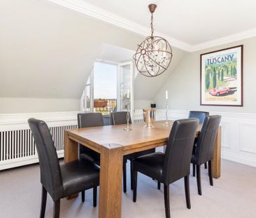 2 bedroom penthouse to rent - Photo 2