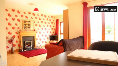 Nice room in 2-bedroom apartment in Castleknock, Dublin - Photo 3