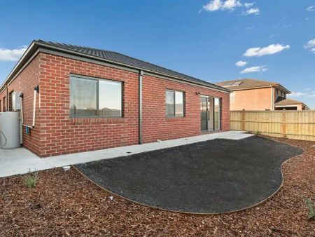 4 Minnehaha Way, Point Cook VIC 3030 - Photo 5