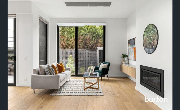 Brand new luxury home in heart of Doncaster - Photo 1