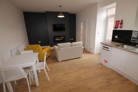 2 bedroom flat to rent - Photo 2