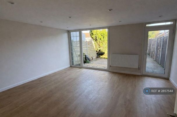 3 bedroom terraced house to rent - Photo 1