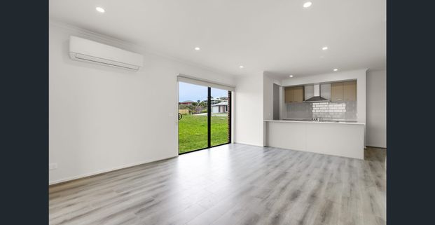 Stunning 4-Bedroom Home in Lakes Entrance - Photo 1