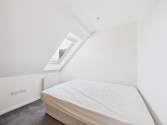 4 bedroom flat to rent - Photo 1