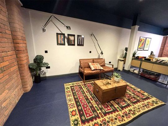 Stunning Fully Furnished One Double Bedroom Apartment at the Uncle Development, located in a prime M1 location. - Photo 1