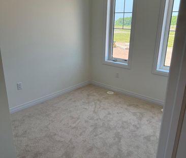 For Lease - 39 Gunnel Road, Welland, Ontario - Photo 3