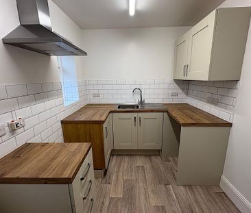 2 bedroom semi-detached house to rent - Photo 4