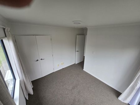 Cozy unit living - Photo 3